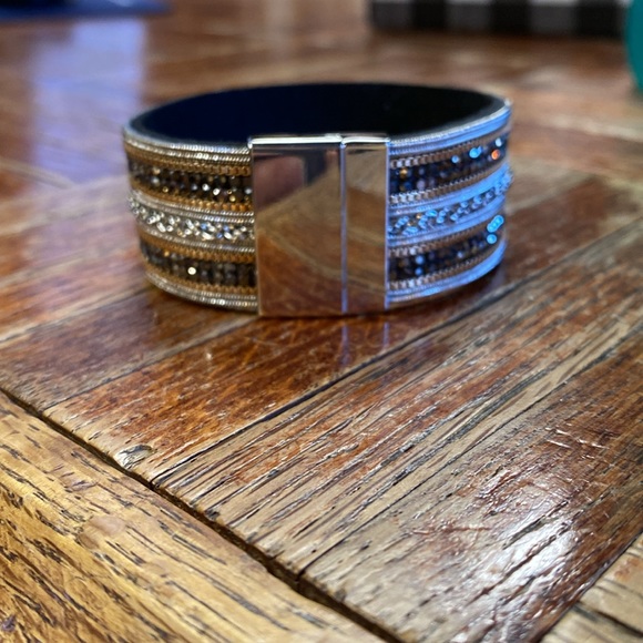 Premier Designs bracelet, magnetic clasp, gold, silver & black accents. - Picture 2 of 5